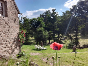 Studio dans Magnifique moulin au bord d'une riviere, avec piano